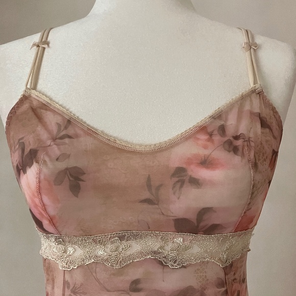NEW ROSES & LACE LINGERIE - Picture 3 of 15